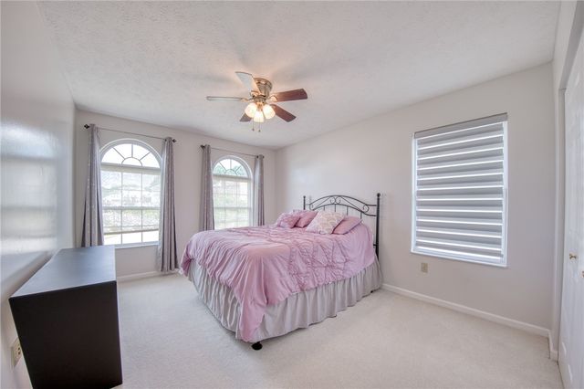 219 Waterford Dr, Mckees Rocks, PA 15136