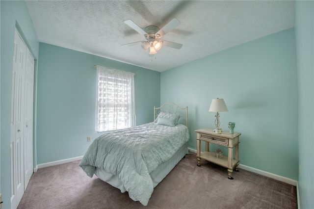 219 Waterford Dr, Mckees Rocks, PA 15136