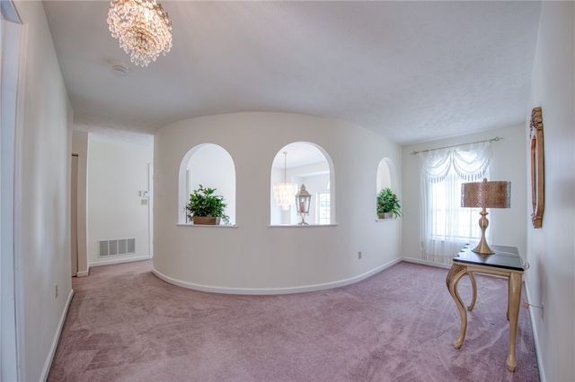 219 Waterford Dr, Mckees Rocks, PA 15136