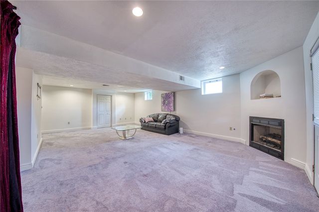 219 Waterford Dr, Mckees Rocks, PA 15136