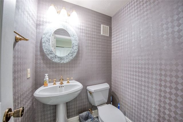 219 Waterford Dr, Mckees Rocks, PA 15136