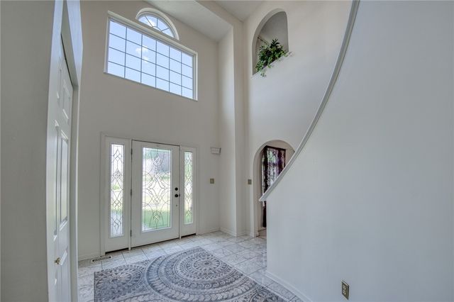 219 Waterford Dr, Mckees Rocks, PA 15136