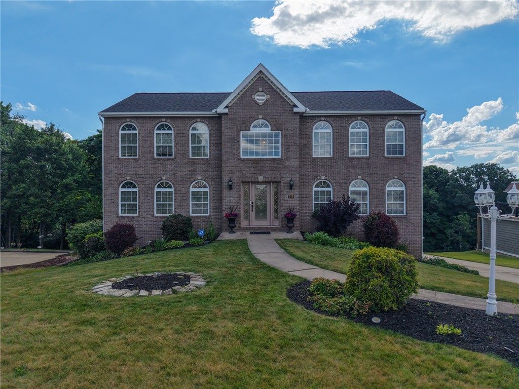 219 Waterford Dr, Mckees Rocks, PA 15136