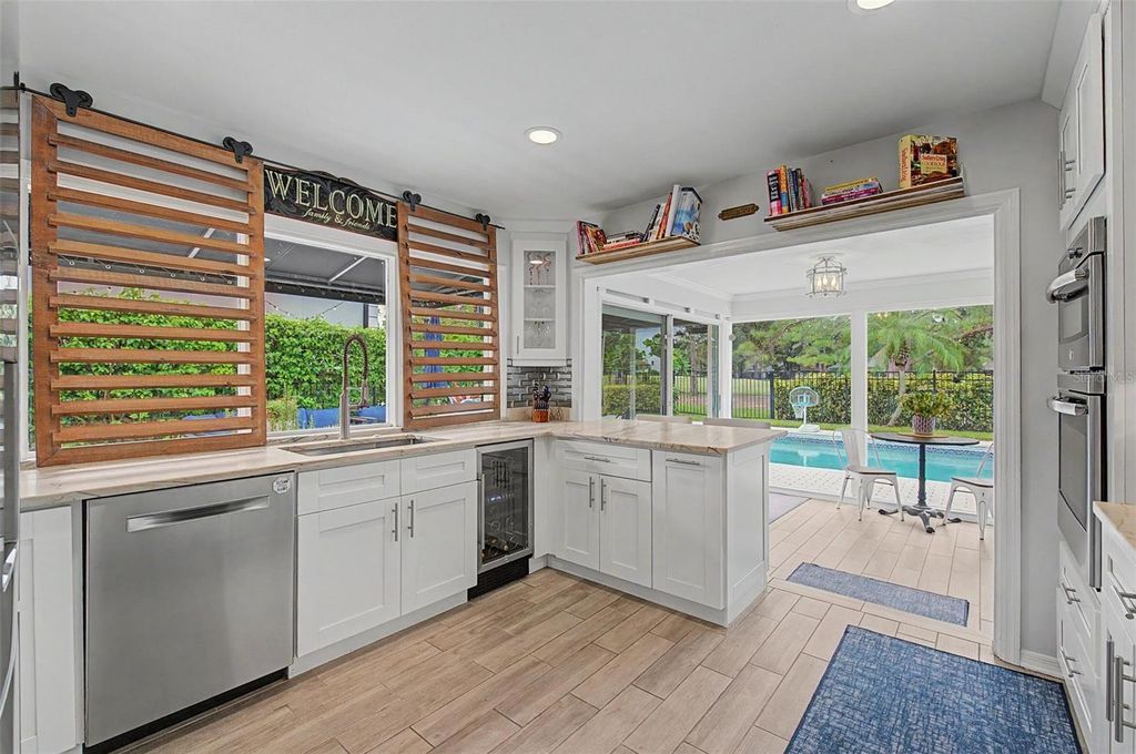Image 12 of property listing at 3909 NORTHAMPTON WAY, Tampa, FL 33618