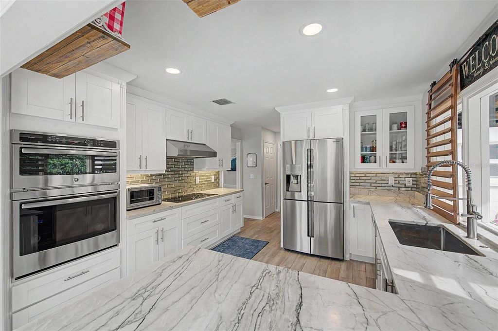 Image 15 of property listing at 3909 NORTHAMPTON WAY, Tampa, FL 33618