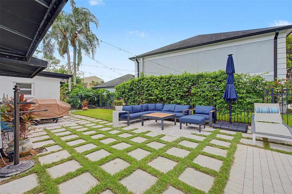 Image 35 of property listing at 3909 NORTHAMPTON WAY, Tampa, FL 33618