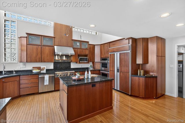 2323 Solano Drive, Wolverine Lake Village, MI 48390