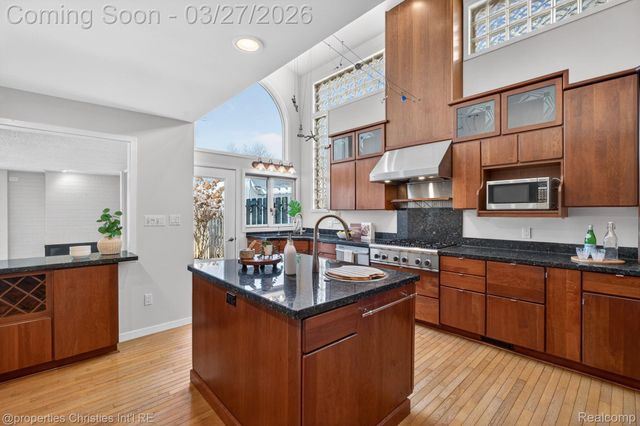 2323 Solano Drive, Wolverine Lake Village, MI 48390