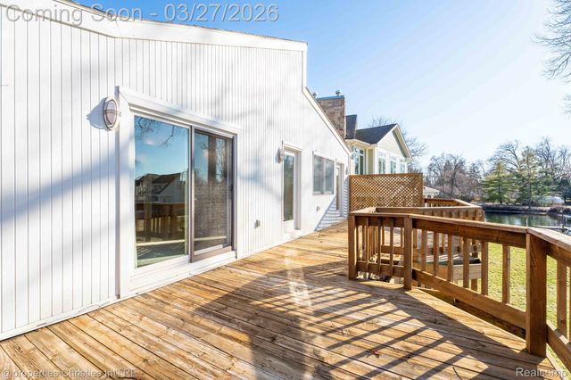 2323 Solano Drive, Wolverine Lake Village, MI 48390