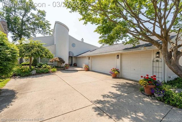 2323 Solano Drive, Wolverine Lake Village, MI 48390