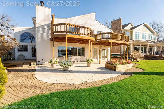 2323 Solano Drive, Wolverine Lake Village, MI 48390