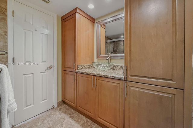 2841 NE 163rd St 802, North Miami Beach, FL 33160