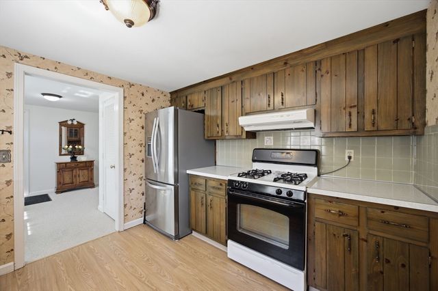 179 Sheaffer Rd, Barnstable, MA 02632