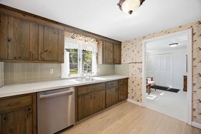179 Sheaffer Rd, Barnstable, MA 02632