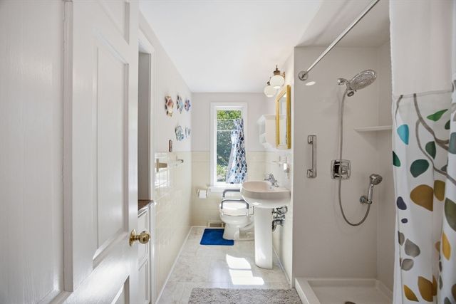 179 Sheaffer Rd, Barnstable, MA 02632
