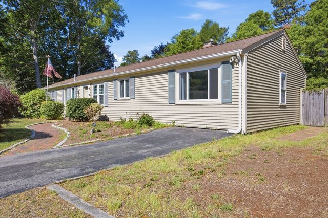 179 Sheaffer Rd, Barnstable, MA 02632