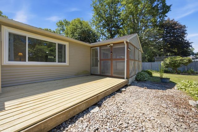 179 Sheaffer Rd, Barnstable, MA 02632