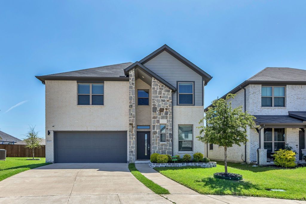 7207 Village Falls Lane, Royse City, TX 75189