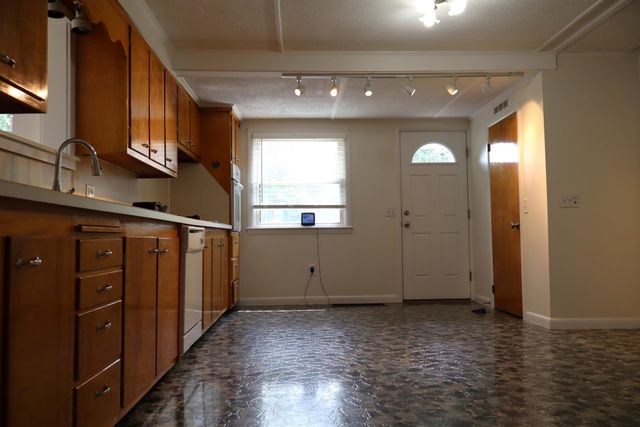 56 Arbutus Lane, Manchester, NH 03109