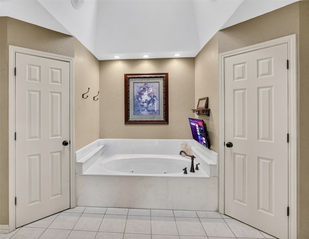 31 Rancho Drive N, Fort Worth, TX 76244
