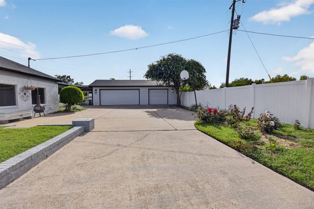 31 Rancho Drive N, Fort Worth, TX 76244