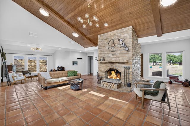 31 Rancho Drive N, Fort Worth, TX 76244