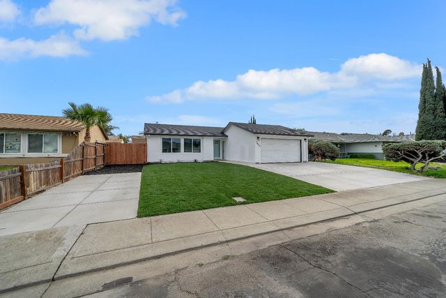 1800 Duncan Dr, Tracy, CA 95376