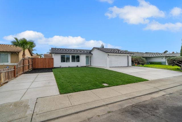 1800 Duncan Dr, Tracy, CA 95376