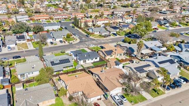 1800 Duncan Dr, Tracy, CA 95376