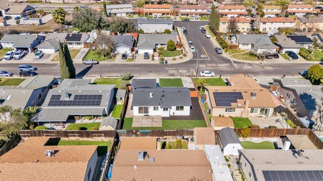 1800 Duncan Dr, Tracy, CA 95376