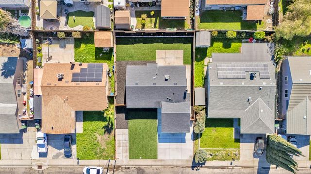 1800 Duncan Dr, Tracy, CA 95376