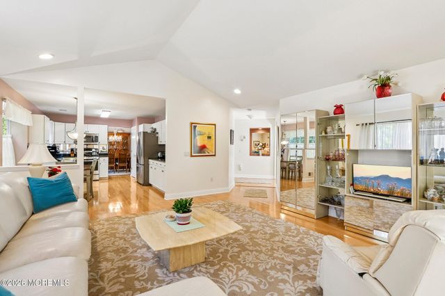 122 Skyline Drive, Lakewood, NJ 08701