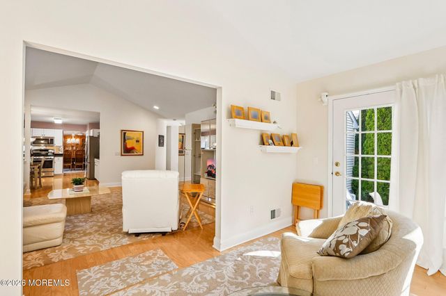 122 Skyline Drive, Lakewood, NJ 08701
