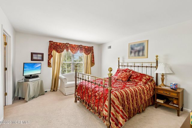 122 Skyline Drive, Lakewood, NJ 08701
