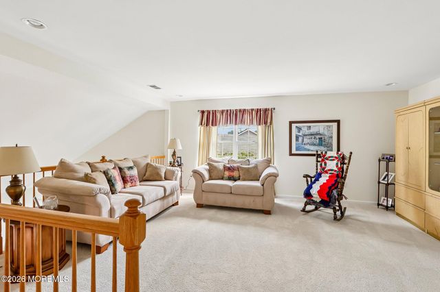 122 Skyline Drive, Lakewood, NJ 08701