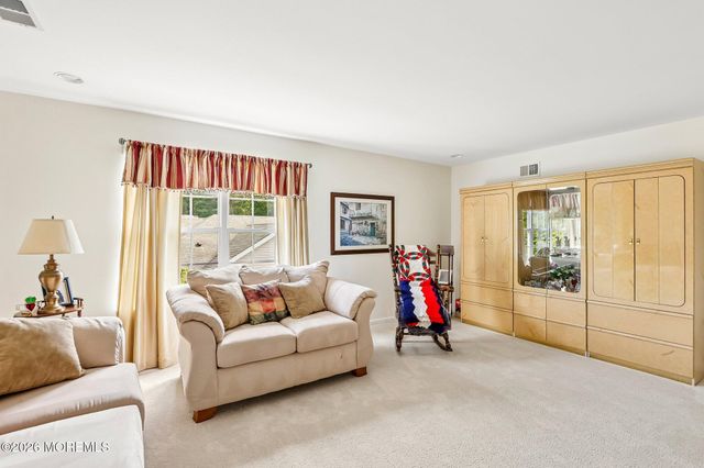 122 Skyline Drive, Lakewood, NJ 08701