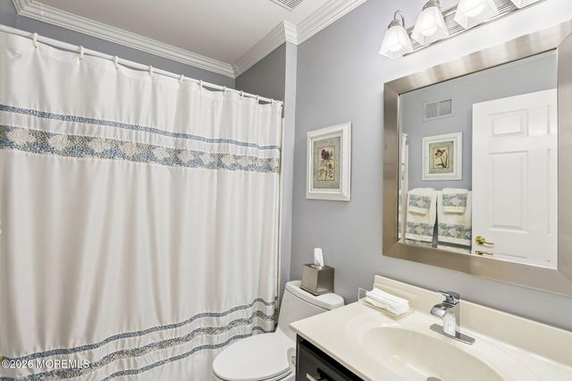 122 Skyline Drive, Lakewood, NJ 08701