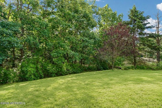 122 Skyline Drive, Lakewood, NJ 08701