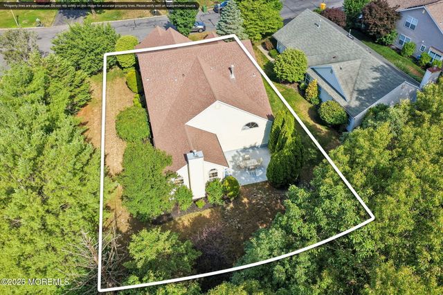 122 Skyline Drive, Lakewood, NJ 08701