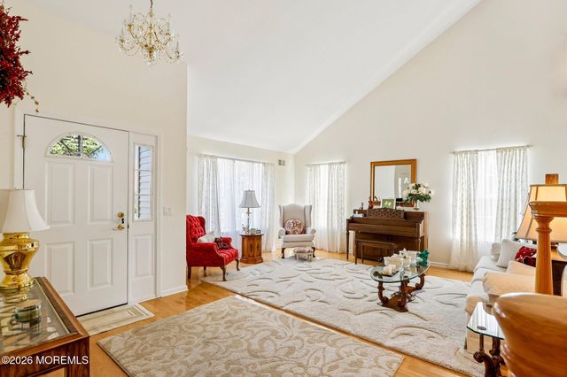122 Skyline Drive, Lakewood, NJ 08701