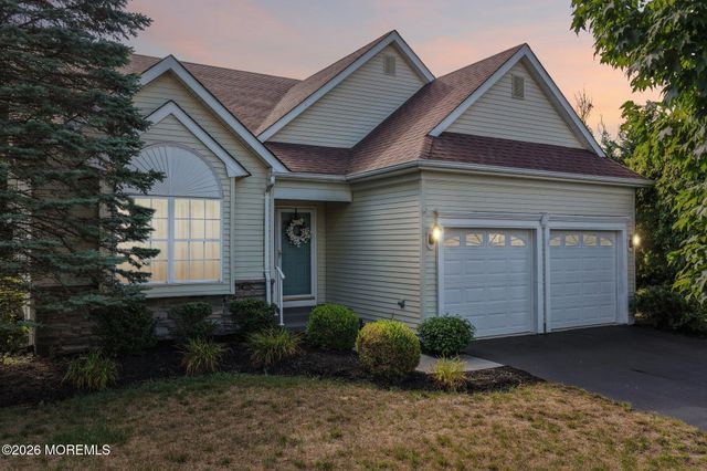 122 Skyline Drive, Lakewood, NJ 08701