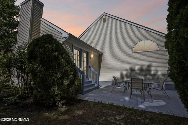 122 Skyline Drive, Lakewood, NJ 08701