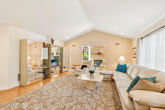 122 Skyline Drive, Lakewood, NJ 08701