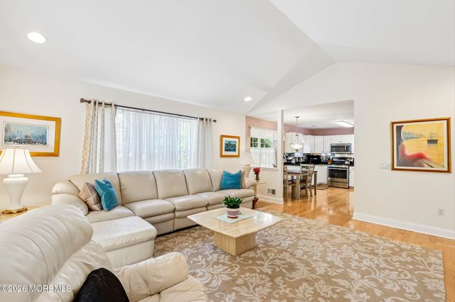122 Skyline Drive, Lakewood, NJ 08701