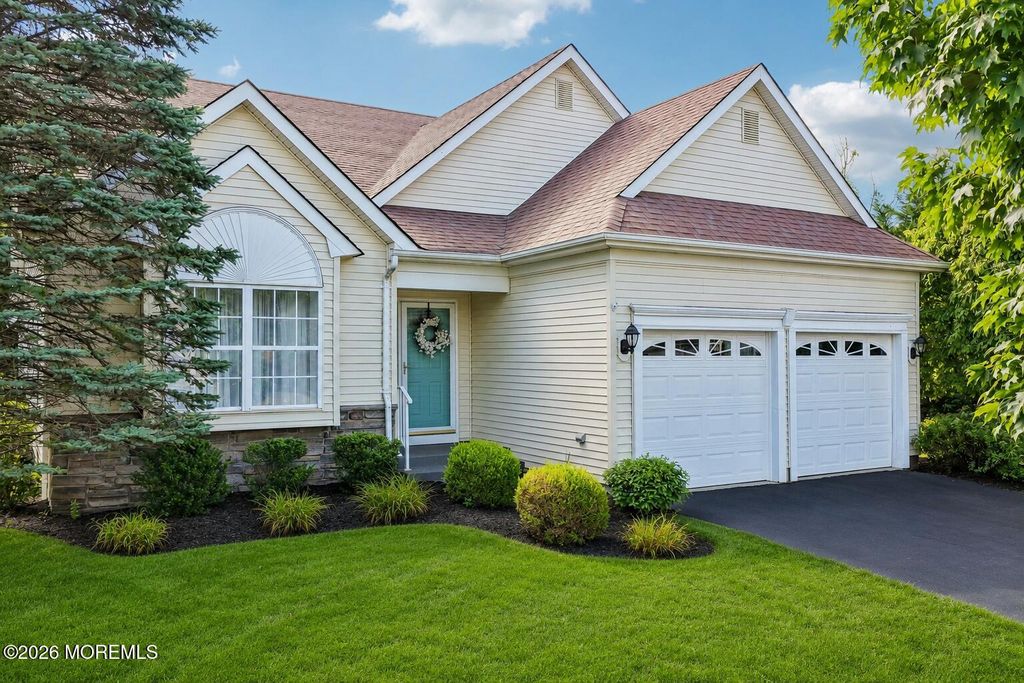 122 Skyline Drive, Lakewood, NJ 08701