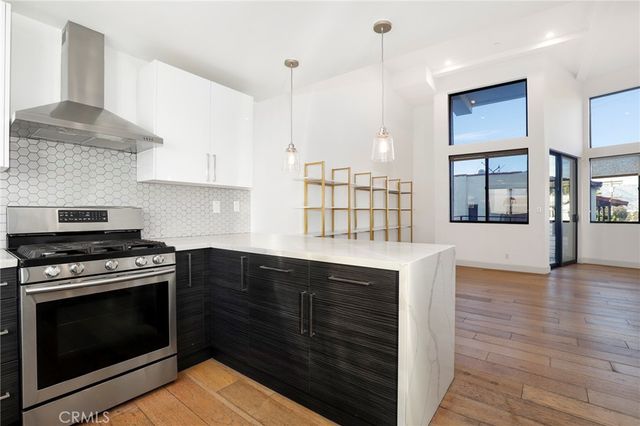 2400 Glendale Court, Los Angeles, CA 90039