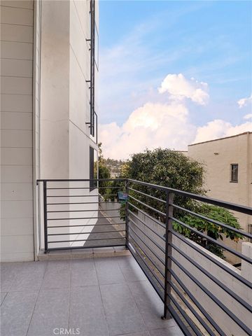 2400 Glendale Court, Los Angeles, CA 90039