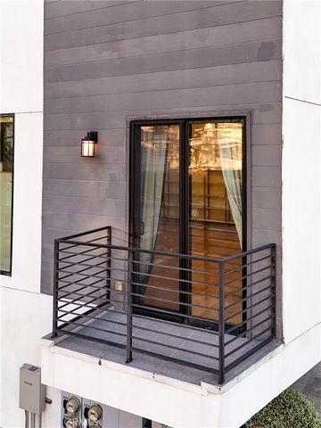 2400 Glendale Court, Los Angeles, CA 90039