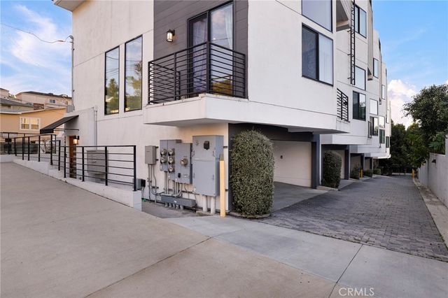 2400 Glendale Court, Los Angeles, CA 90039
