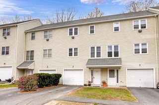 27 Towle Dr 27, Holden, MA 01520